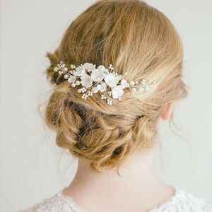 Elegant White Floral Hair Accessory